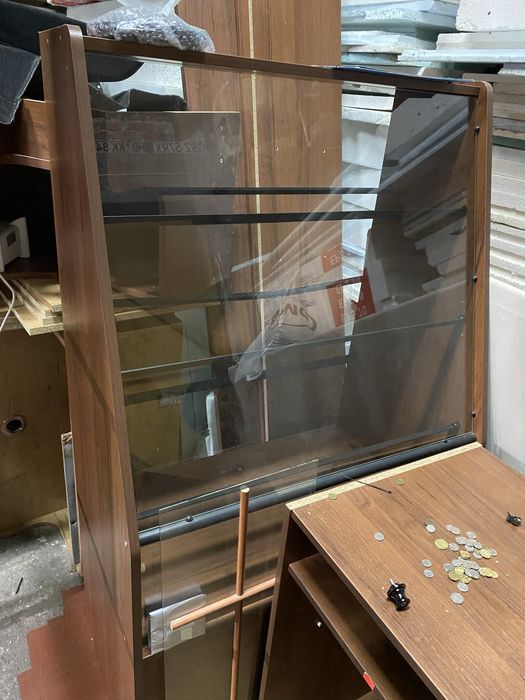 Regały sklepowe witryna szklana