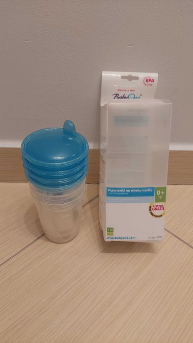 Pojemniki na mleko matki