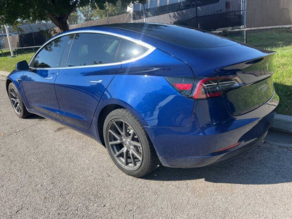 Tesla Model 3 Long Range      2019
