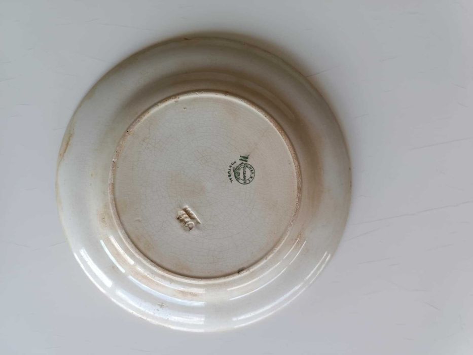 Prato em faiança da Real Fábrica de Sacavém