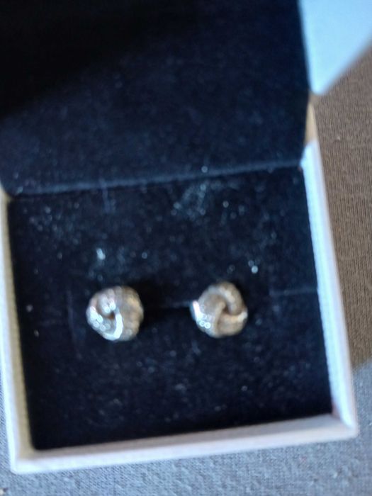 Brincos Pandora  de prata com zirconias