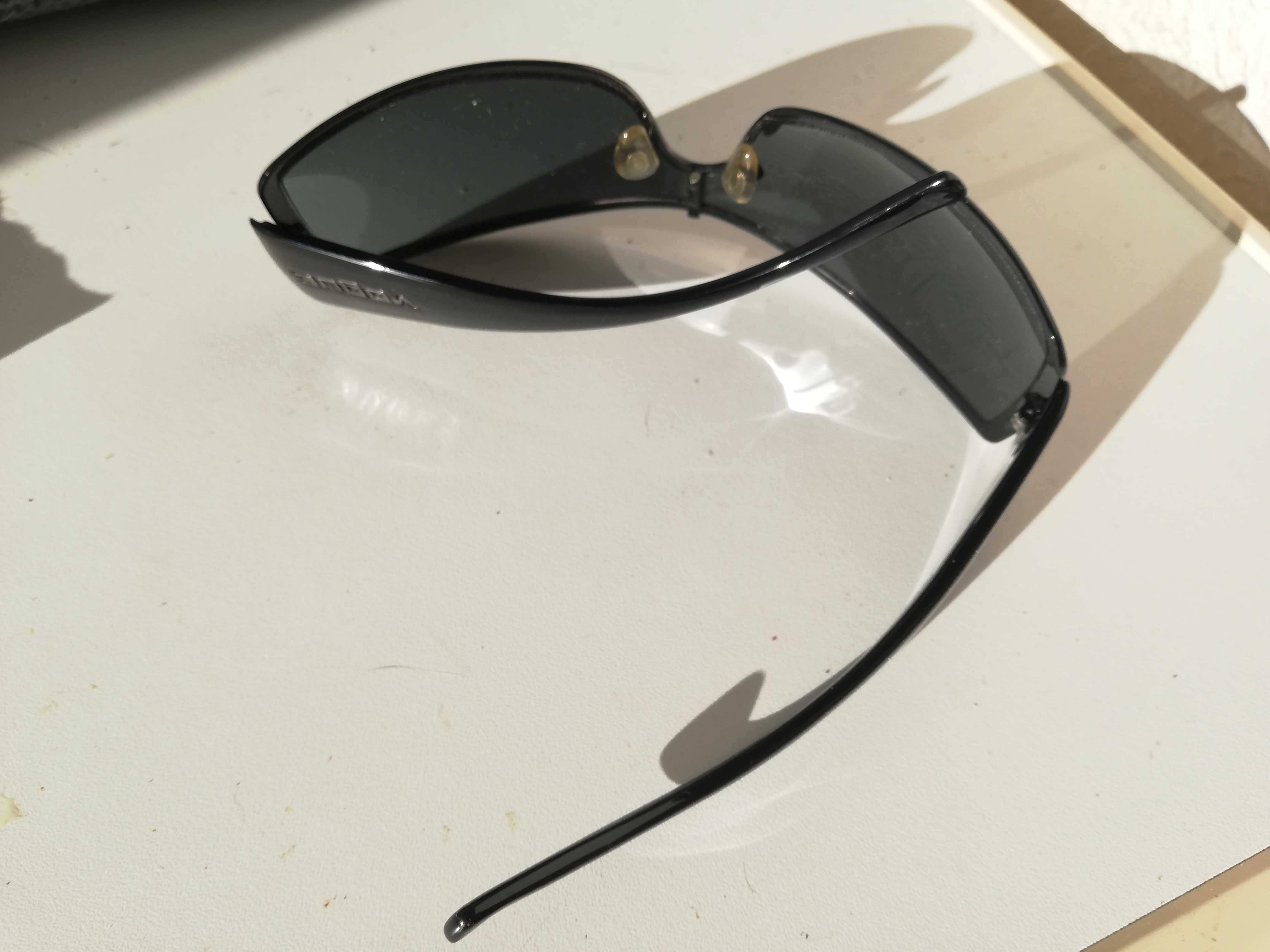 Oculos escuros marca Vogue pouco usados e muito estimados