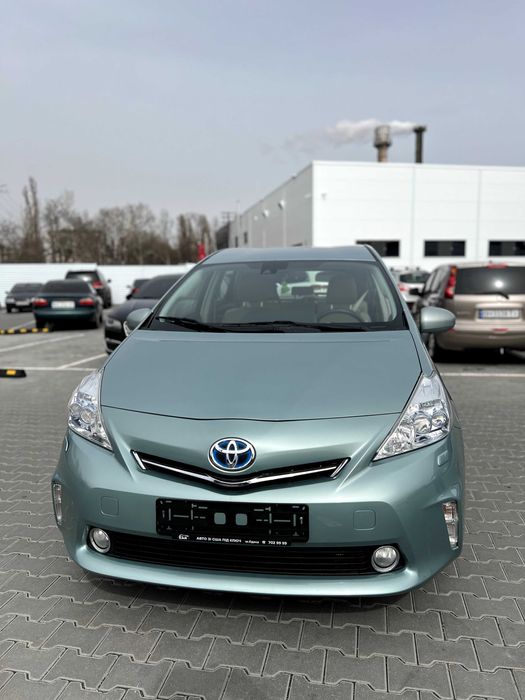Аренда, прокат, под такси Toyota Prius V 2012