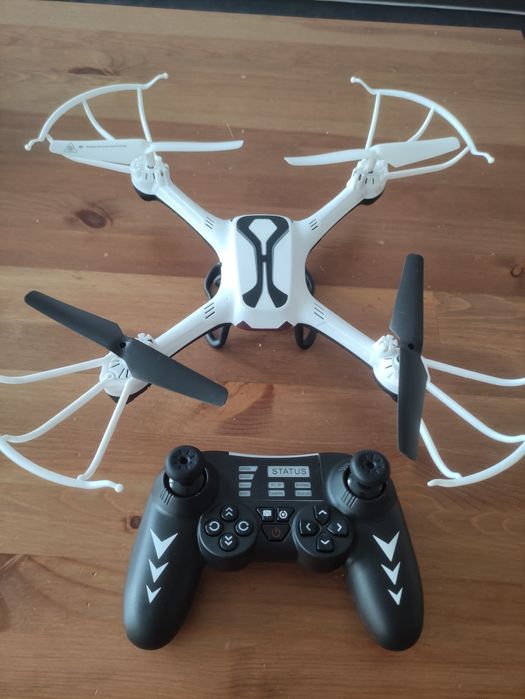 Dron quadrocopter