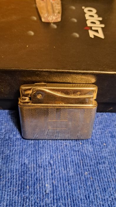 Kolekcja starych zapalniczek