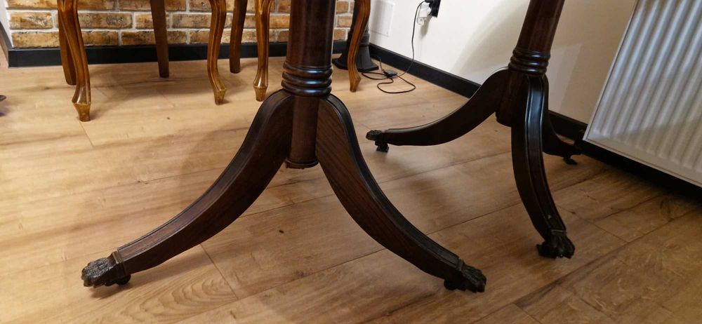 Owalny antyczny stół XIX wiek