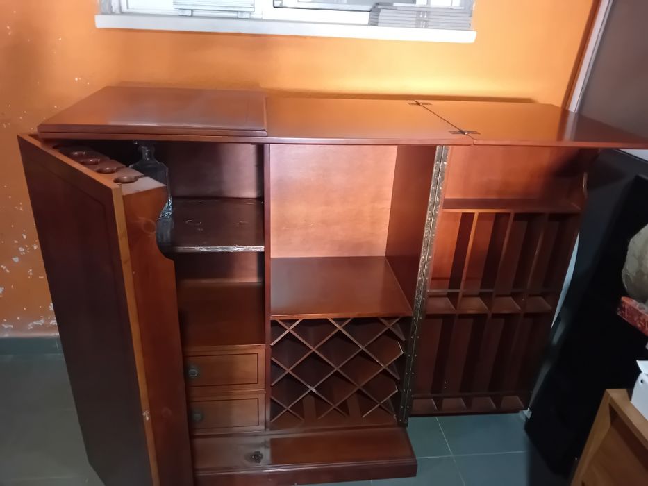 Móvel garrafeira  bar