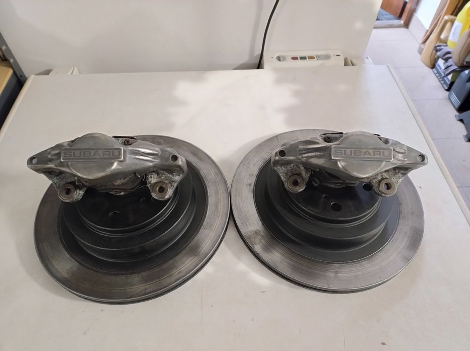 Zaciski tylne 2-tłoczkowe Subaru Impreza WRX\GT Forester Tarcze Klocki