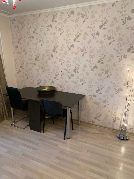 Двухкомнатная Ахматовой срочно продам