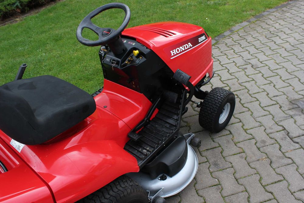 Honda 2216 V2  TRAKTOREK Kosiarka
