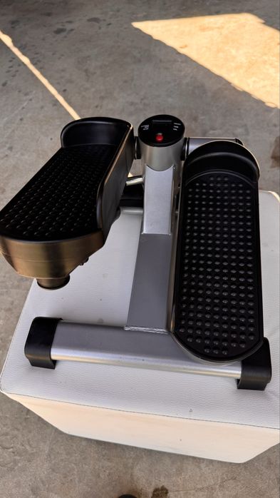 stepper Kettler, służący do treningu dolnych partii ciała