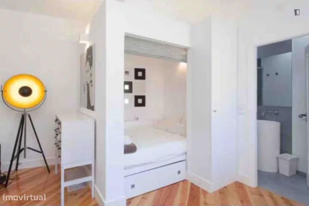 Estúdio - localizado em Santos Lisbon