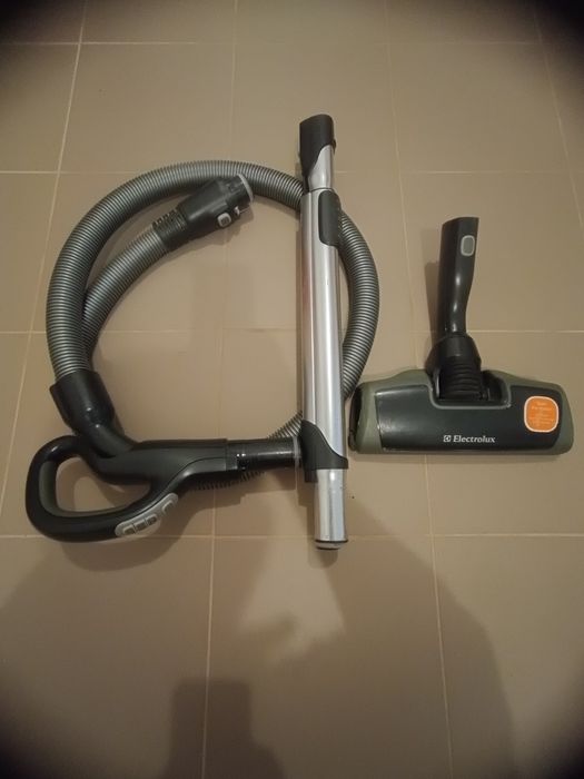 _._ Odkurzacz  Electrolux Ultrasilencer, AEG-wąż, rura, turboszczotka