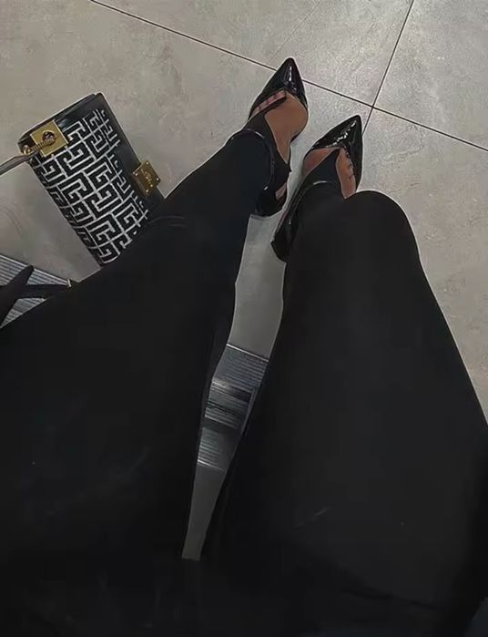 Трендовые леггинсы лосины со штрипками через палец