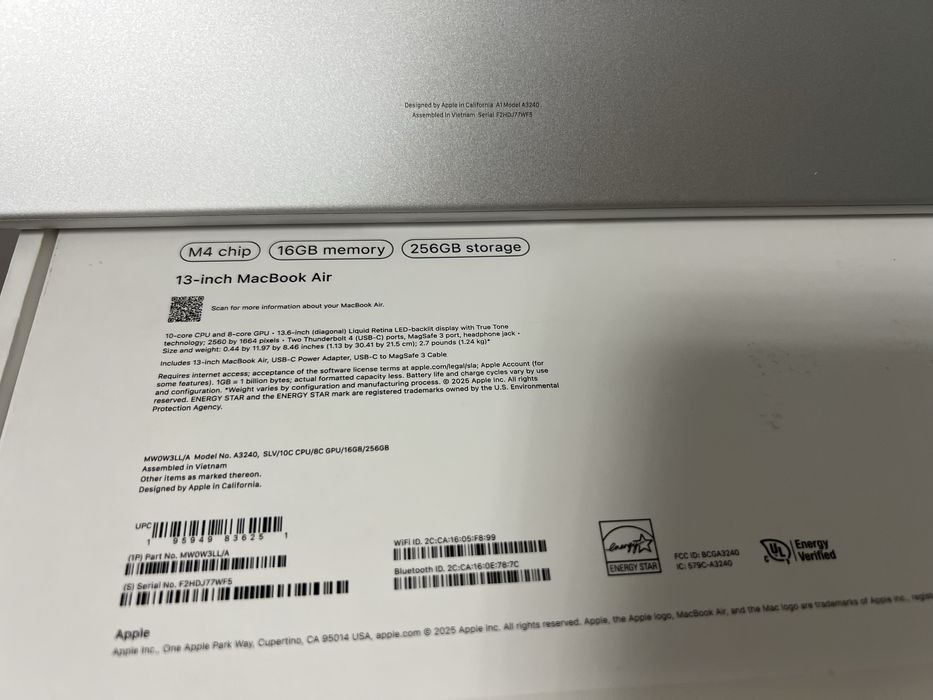MacBook Air M4 16/256. Silver. Состояние нового. 21 цикл.