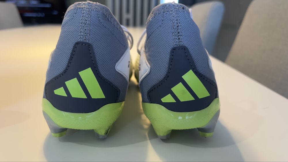 Chuteiras Adidas Predator com caneleiras