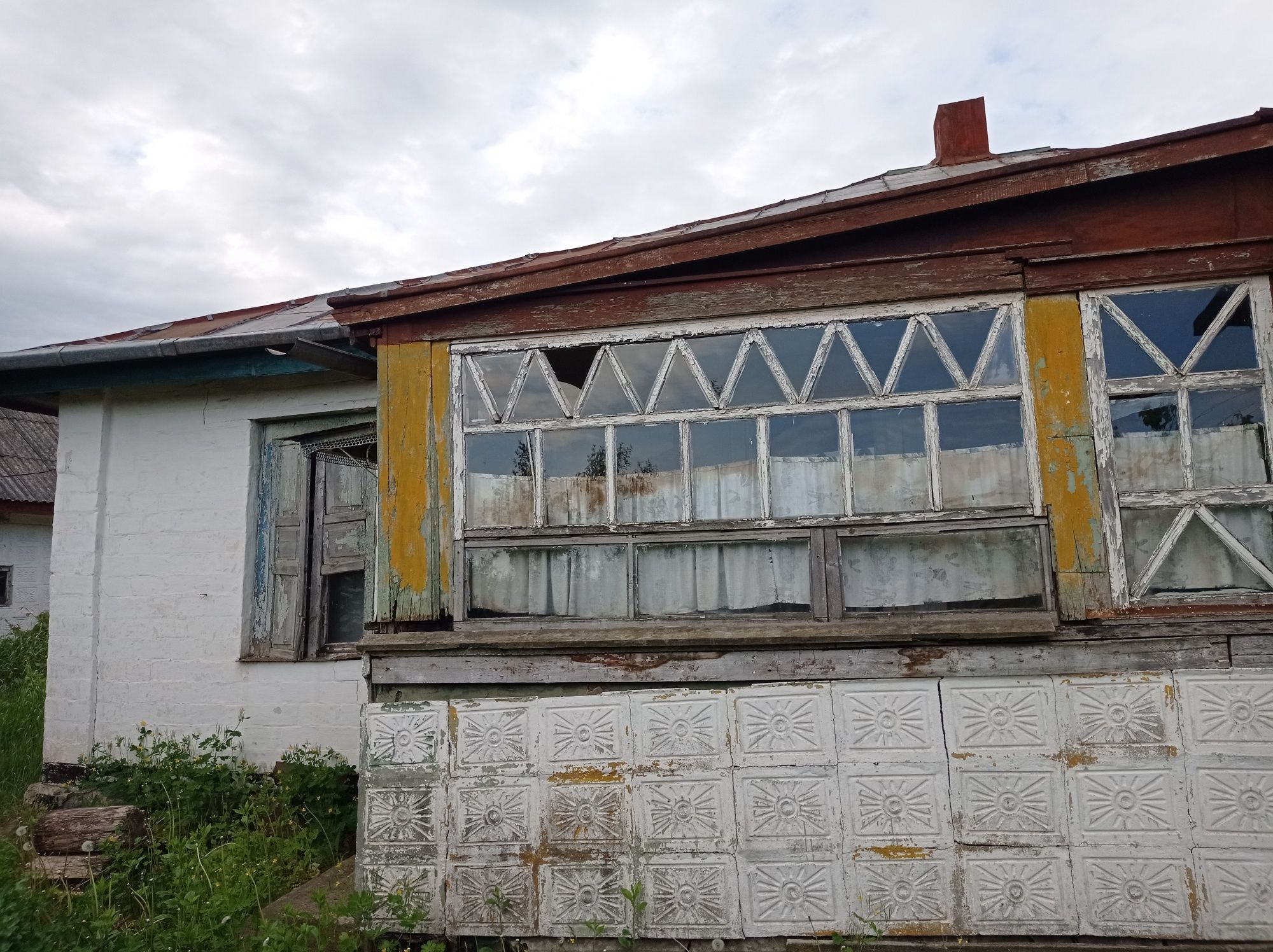 Продаю половину хати з присадибною ділянкою в Кам'янка Черкаської обл