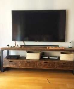 Móvel de TV estilo industrial