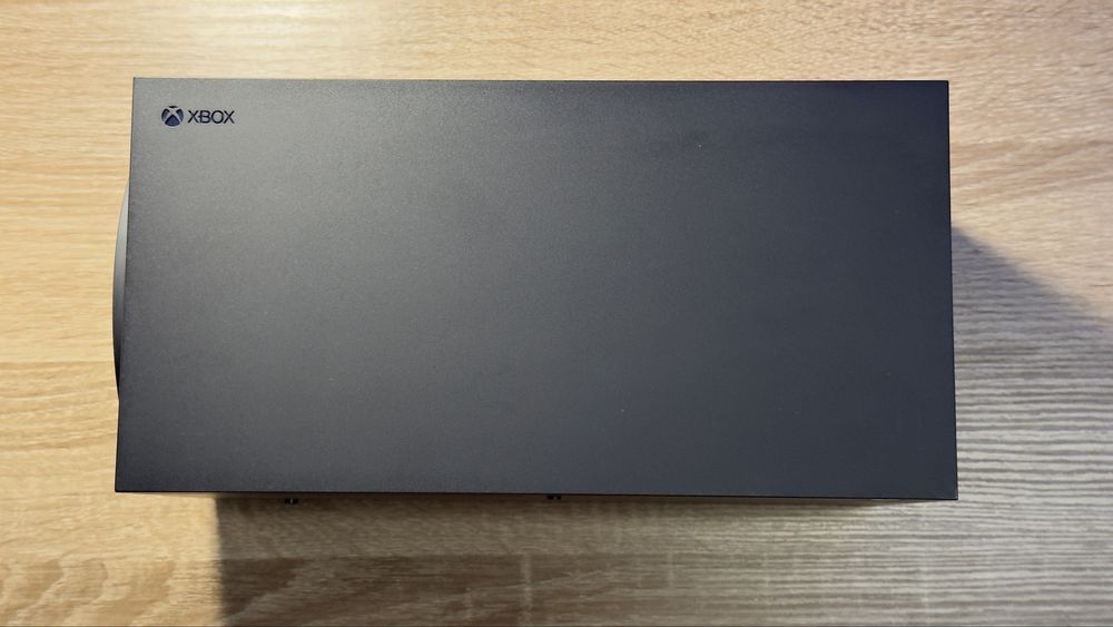 Xbox Series X 1TB з двома геймпадами