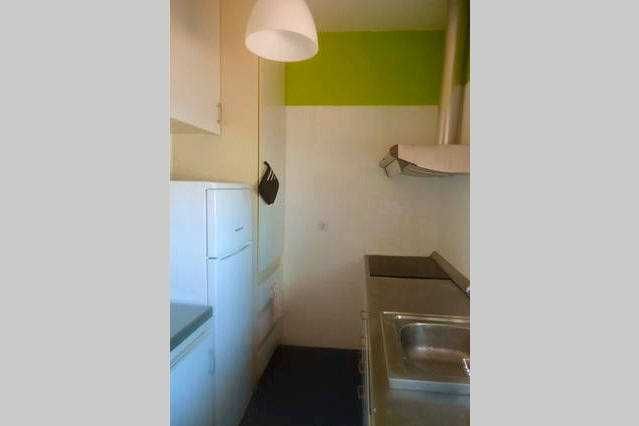 Aluga-se apartamento T1 em Miramar