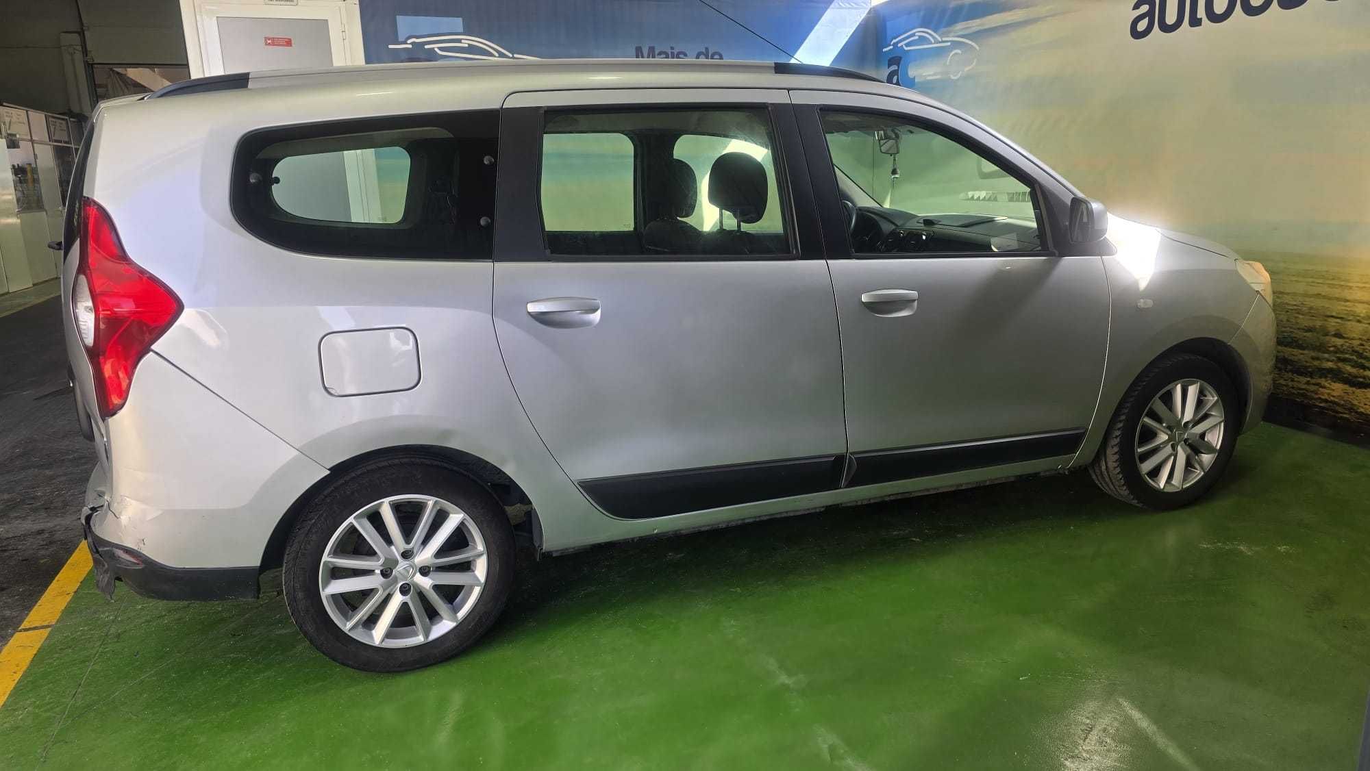 Dacia Lodgy 1.5 DCI Confort + 7 lugares  -  Salvado
