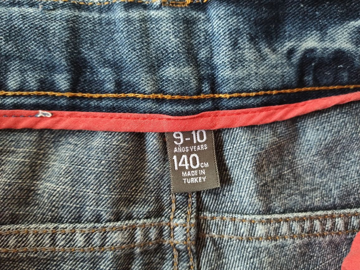 Designerskie jeansy z przetarciami, r.140, 9-10 lat