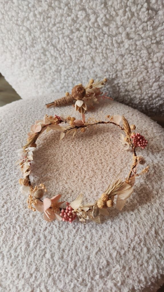 Wianek ślubny z suszonych kwiatów i butonierka boho