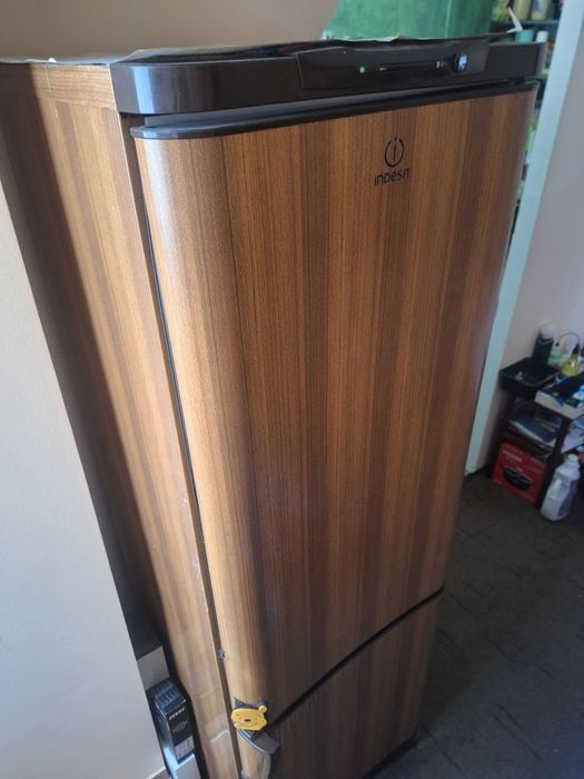 Робочий холодильник