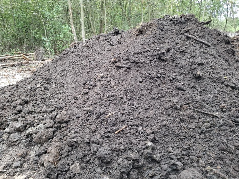 Torf czarnoziem ziemia ogrodowa