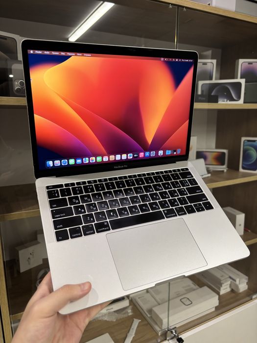 Дуже крутий Macbook Pro 2017 16/256gb