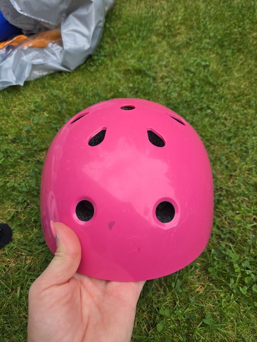 Kask rowerowy, na hulajnoge.