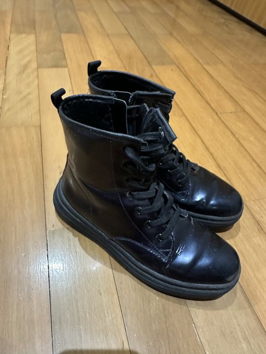 Botas Geox e Sapatilhas Tommy Hilfinger