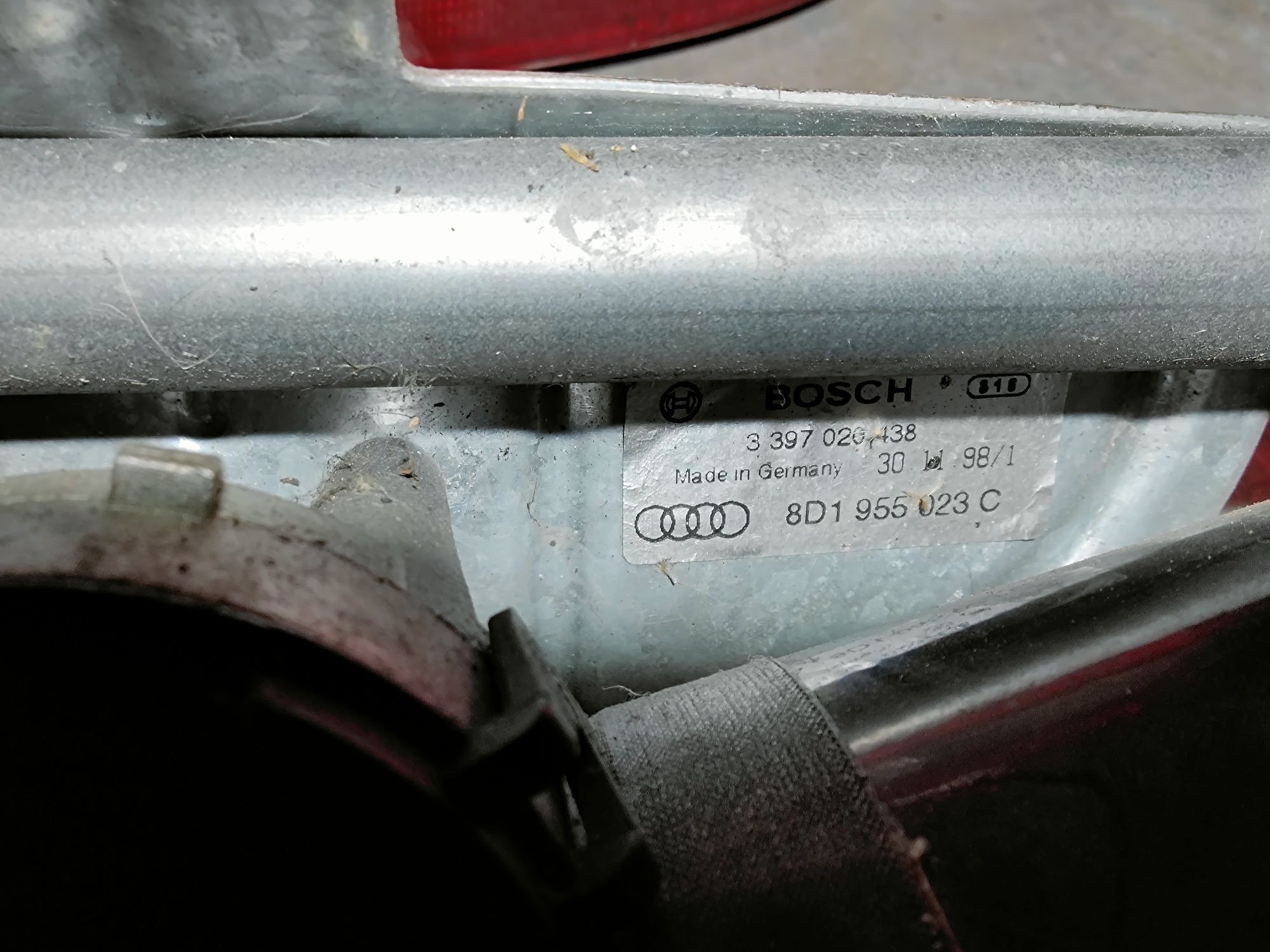 Audi A4 B5 mechanizm silniczek wycieraczek