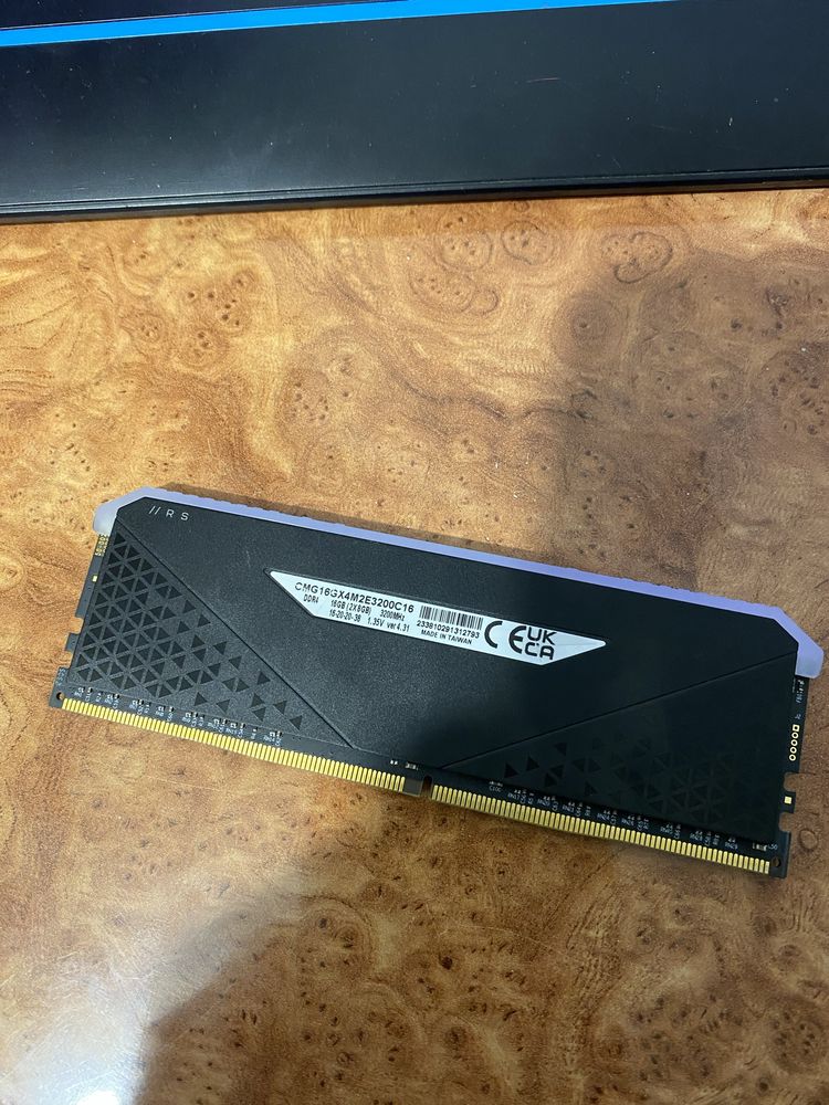 CORSAIR DDR4 3200MHZ Vengeance rgb rs