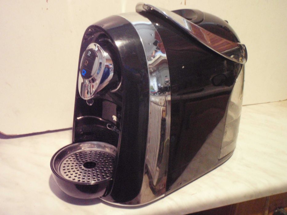 Ekspres Tchibo na kapsułki Cafissimo - czarny , sprawny, kompletny