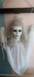 Boneco Halloween sobe e desce