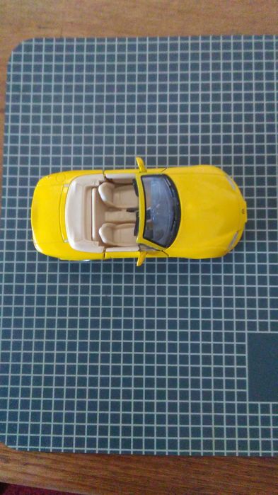 Miniatura de Mazda MX-5 miata em escala 1/43
