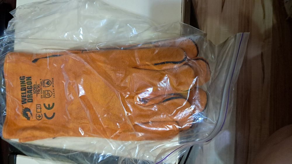 Перчатки рабочие,против порезов,высокого качества!!!