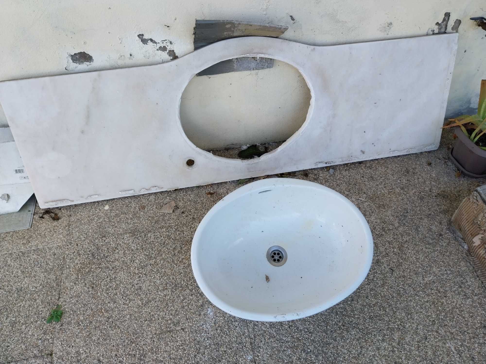 Pedra mármore com lavatório