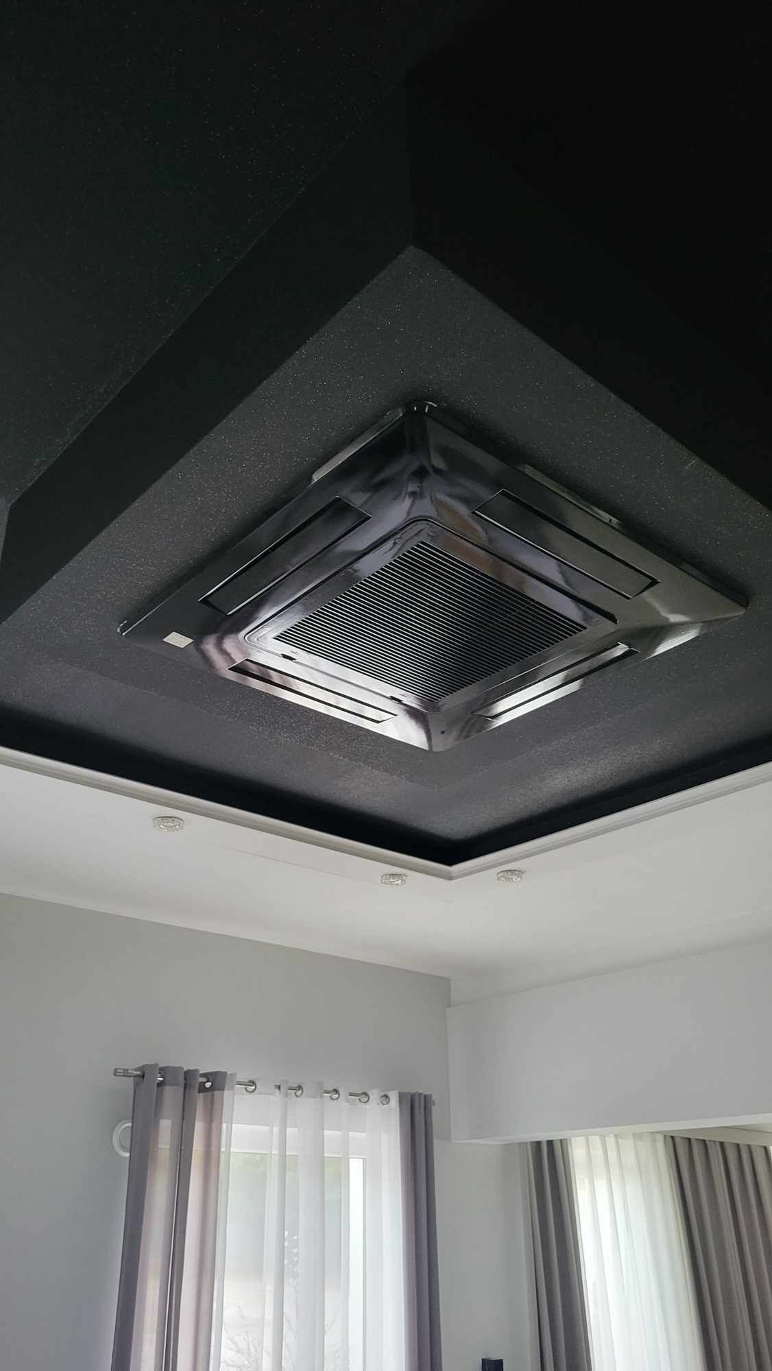 Sprzedam klimatyzację kasetonową LG 28kw