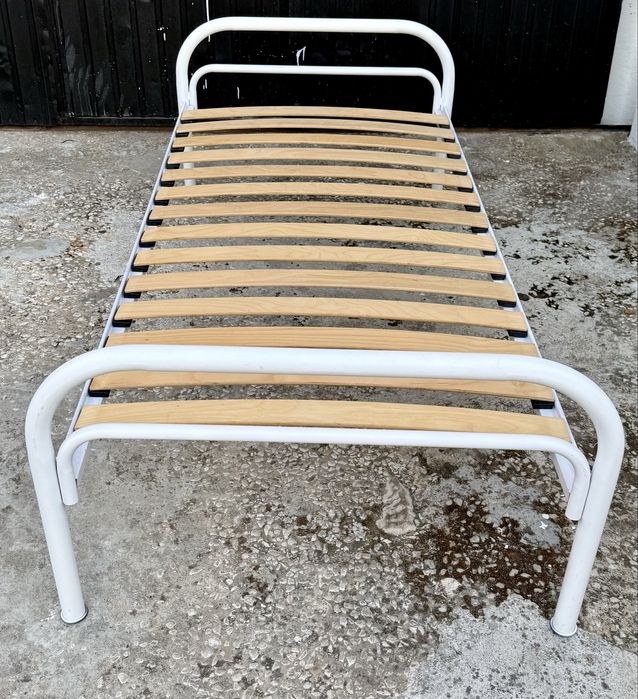 Cama de solteiro em ferro 90x190