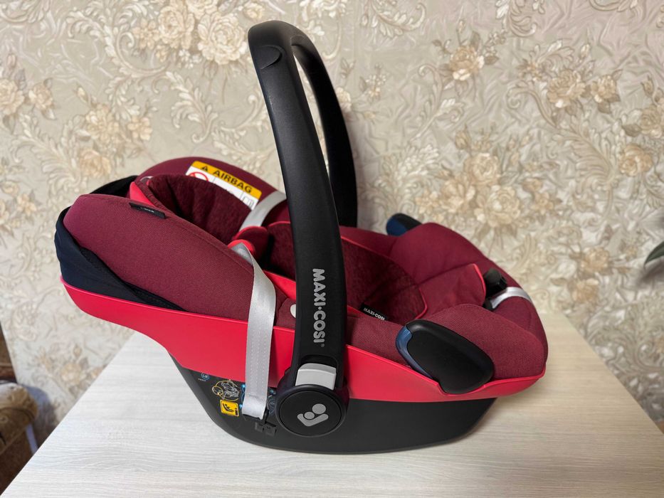 Автокрісло MAXI-COSI Pebble Pro i-Size (Essential Red)