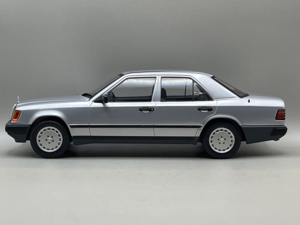 Model 1:18 Mercedes-Benz W124 300E