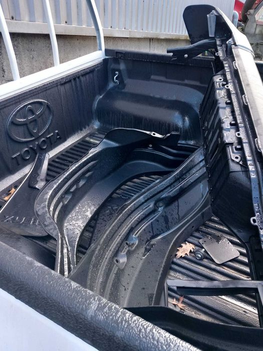 Caixa metálica Toyota Hilux 5 lugares 4x4 - 2024