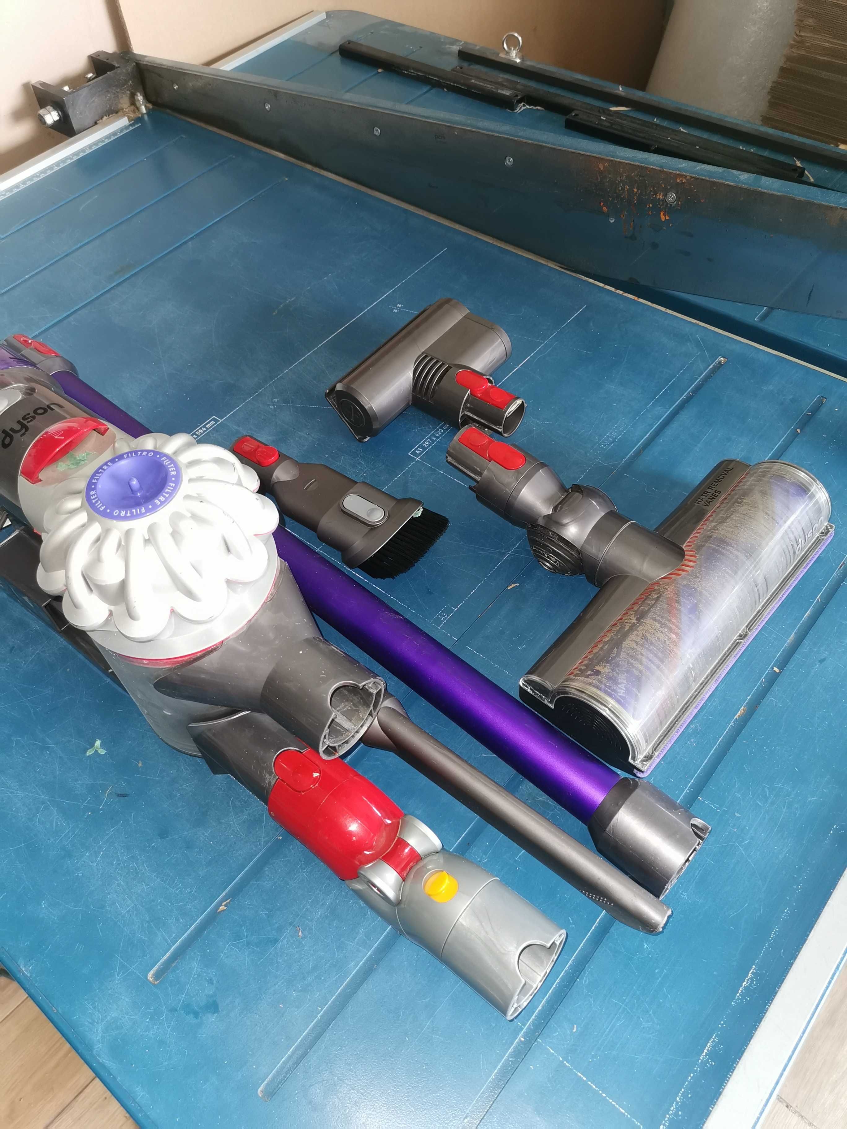 Odkurzacz bezprzewodowy DYSON  V8