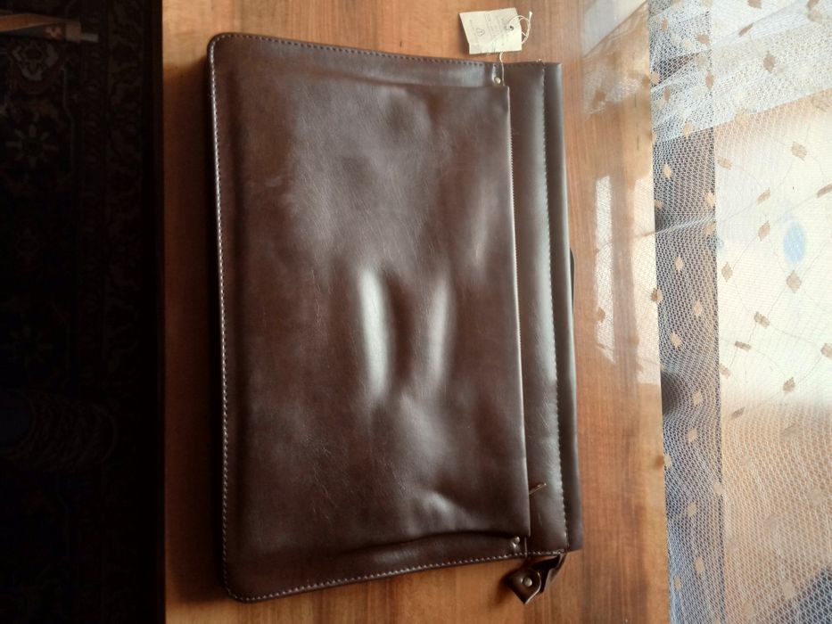 Продается портфель новый .