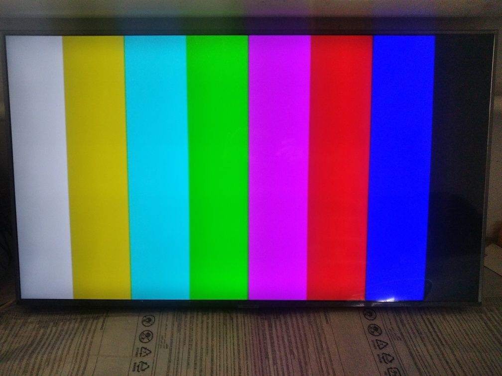 Продам телевізор SAMSUNG UE43TU7100 SMART 4K Wi -Fi 2021 року.