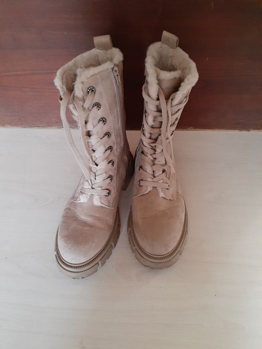 Високі черевики жіночі 41розмір.