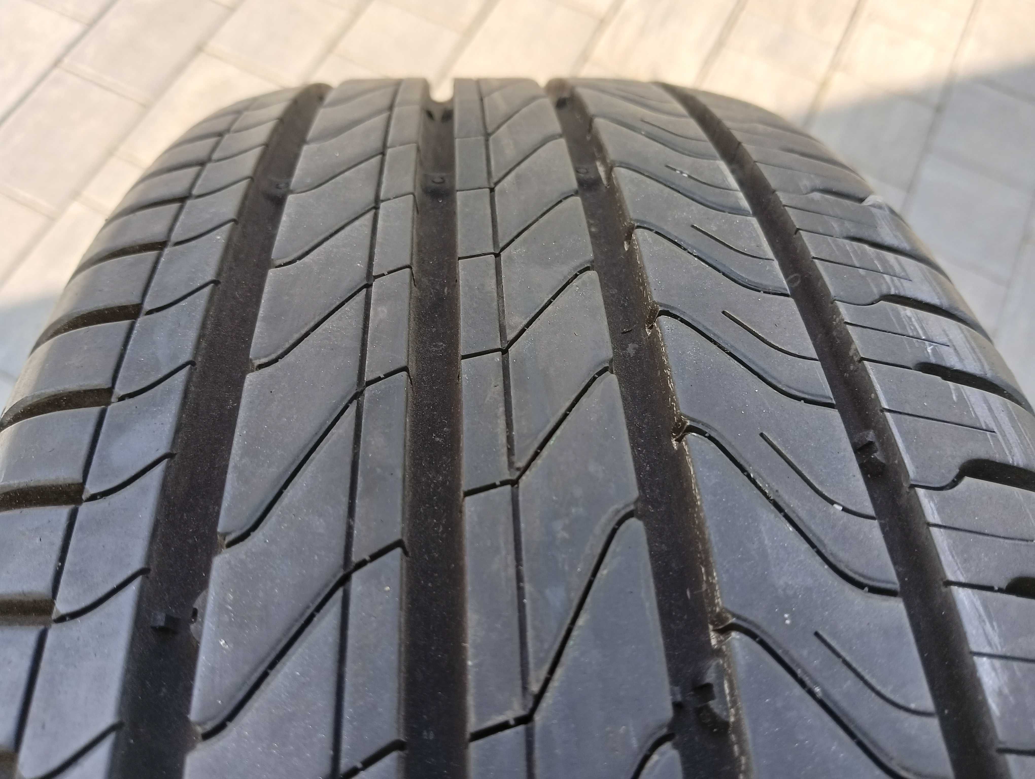 195/65r15  CONTINENTAL  ,   jak nowe  ,  8mm ,   2023  rok