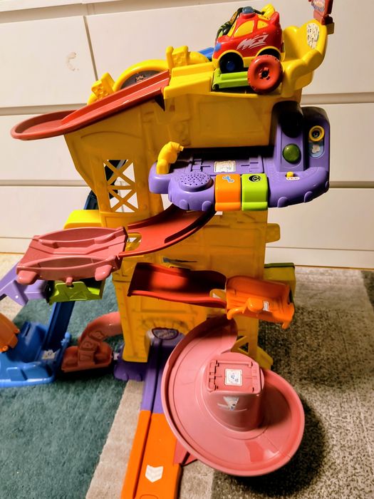 Wysoki Tor wyścigowy duży  auta interaktywne